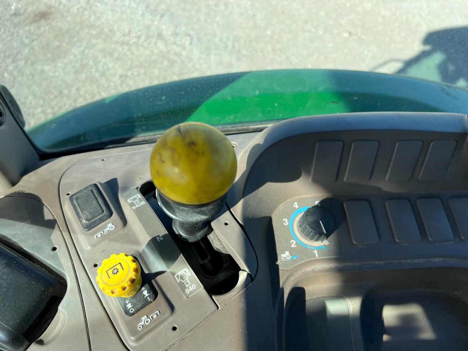 2014 John Deere 5075M (52)