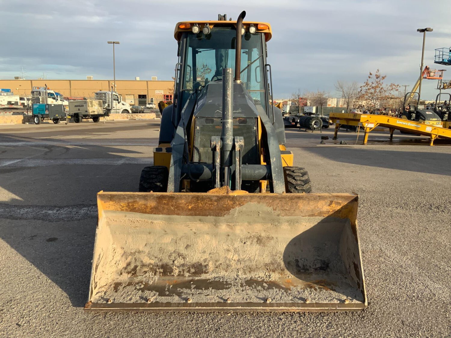 2016 John Deere 310L (3)
