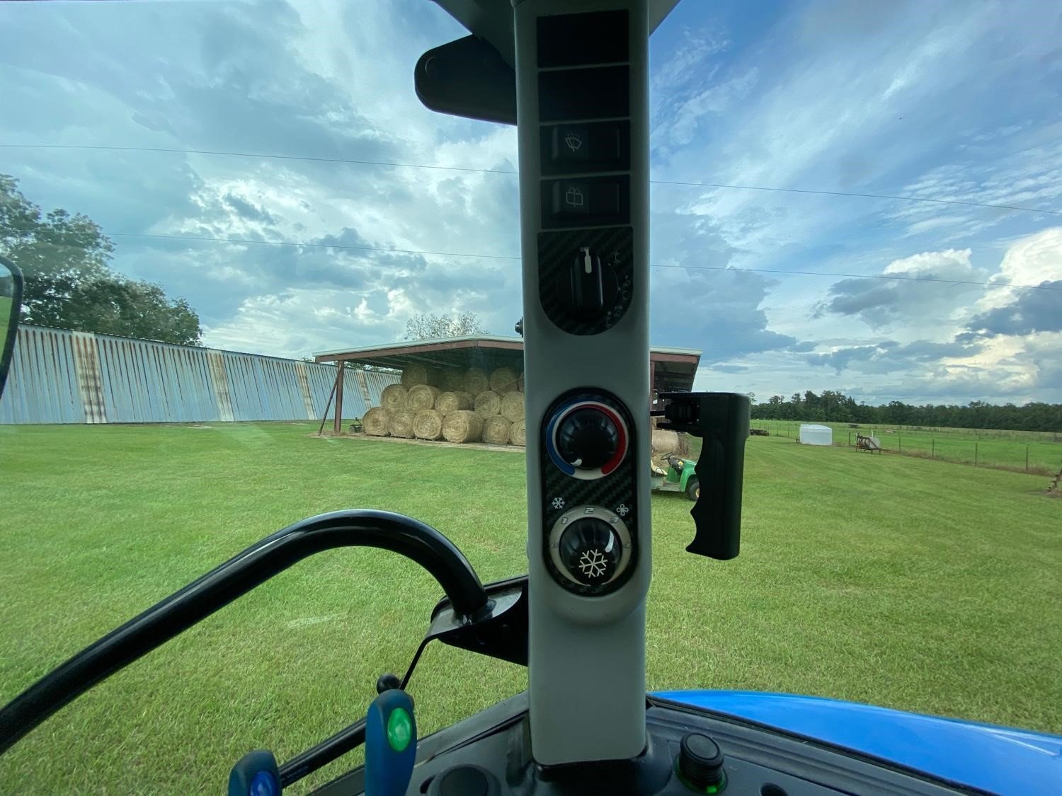 2017 New Holland T4 (105)