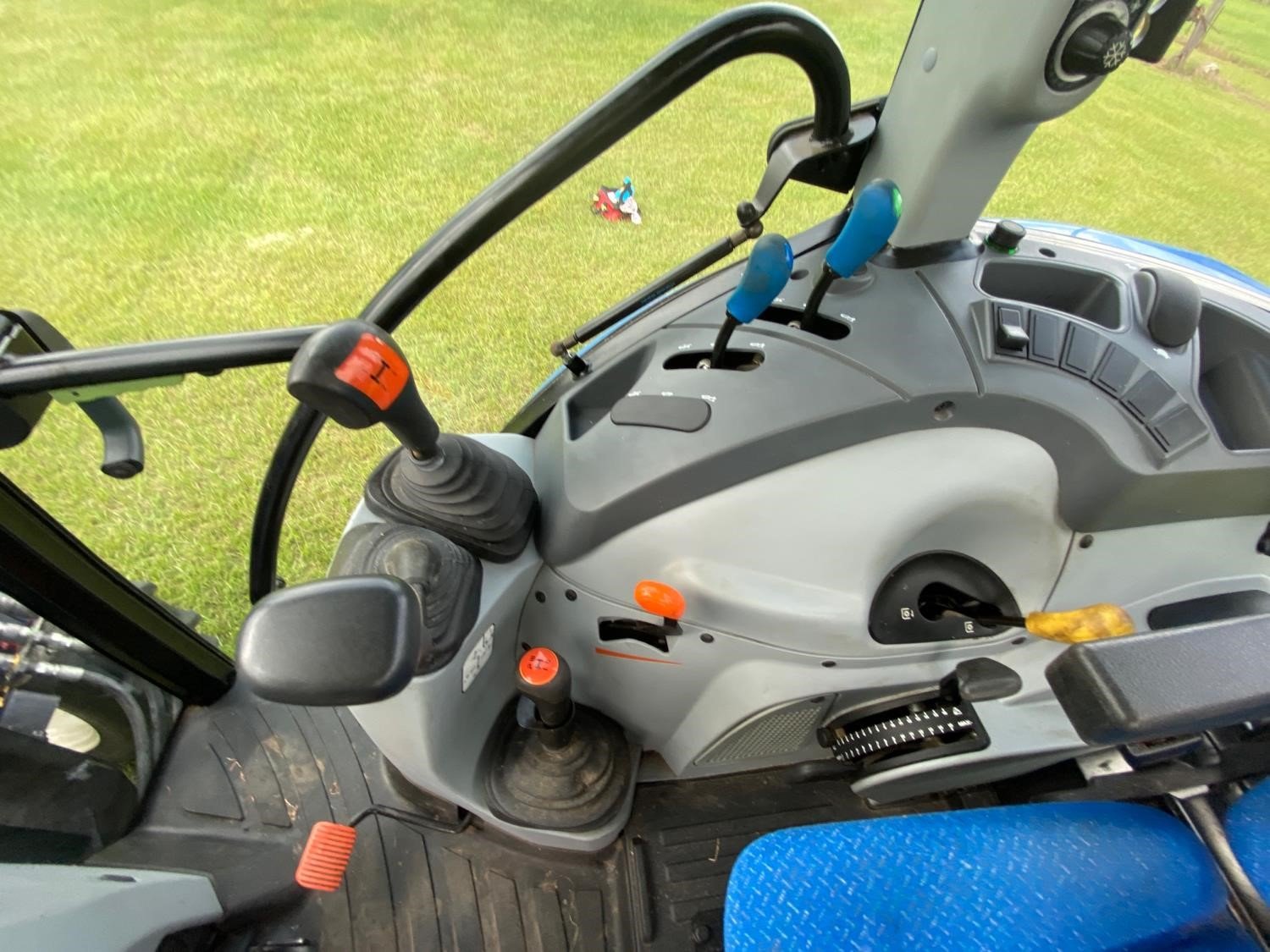 2017 New Holland T4 (94)