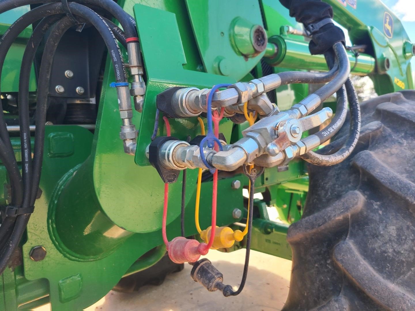 2014 John Deere 5085E (14)