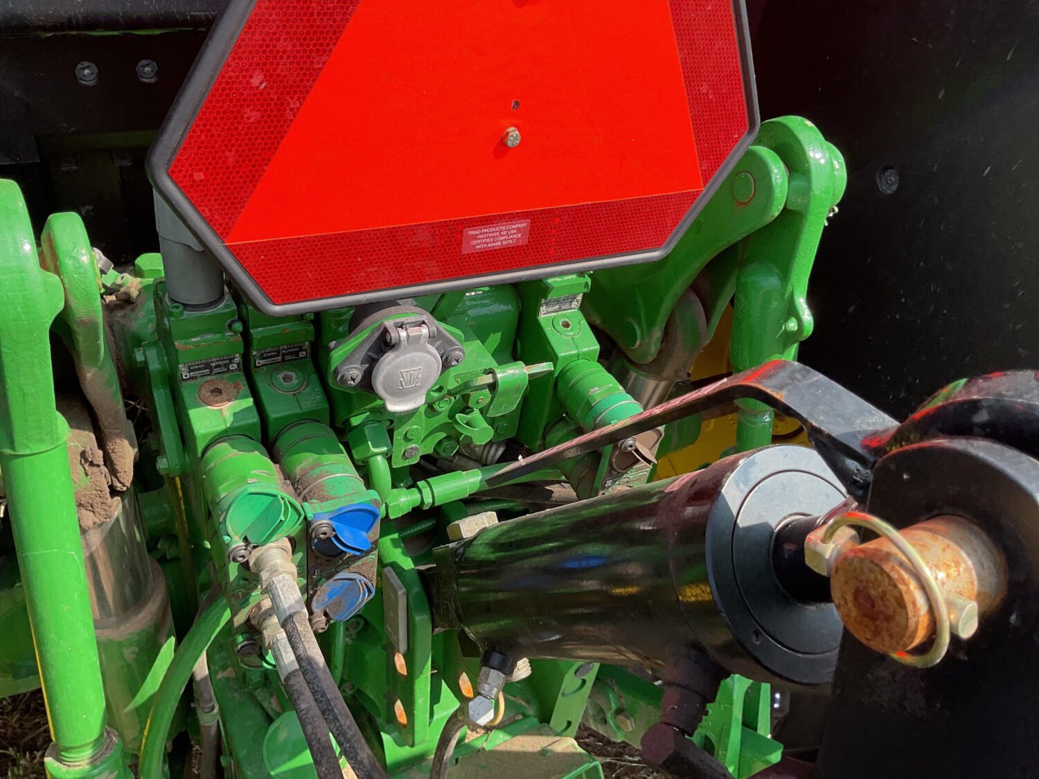 2015 John Deere 6125M (8)