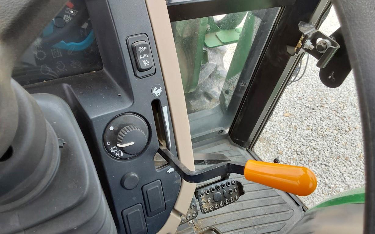 2016 John Deere 5075E (32)