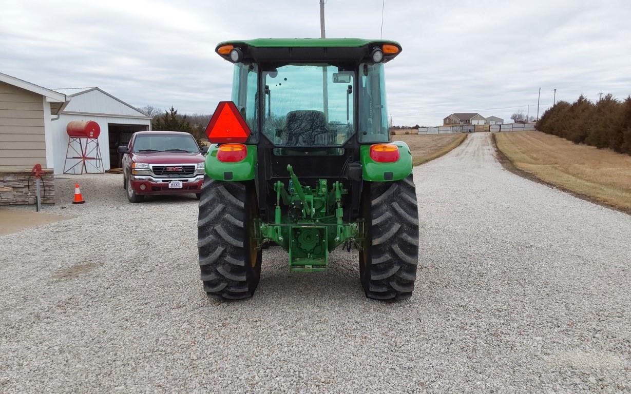 2016 John Deere 5075E (4)