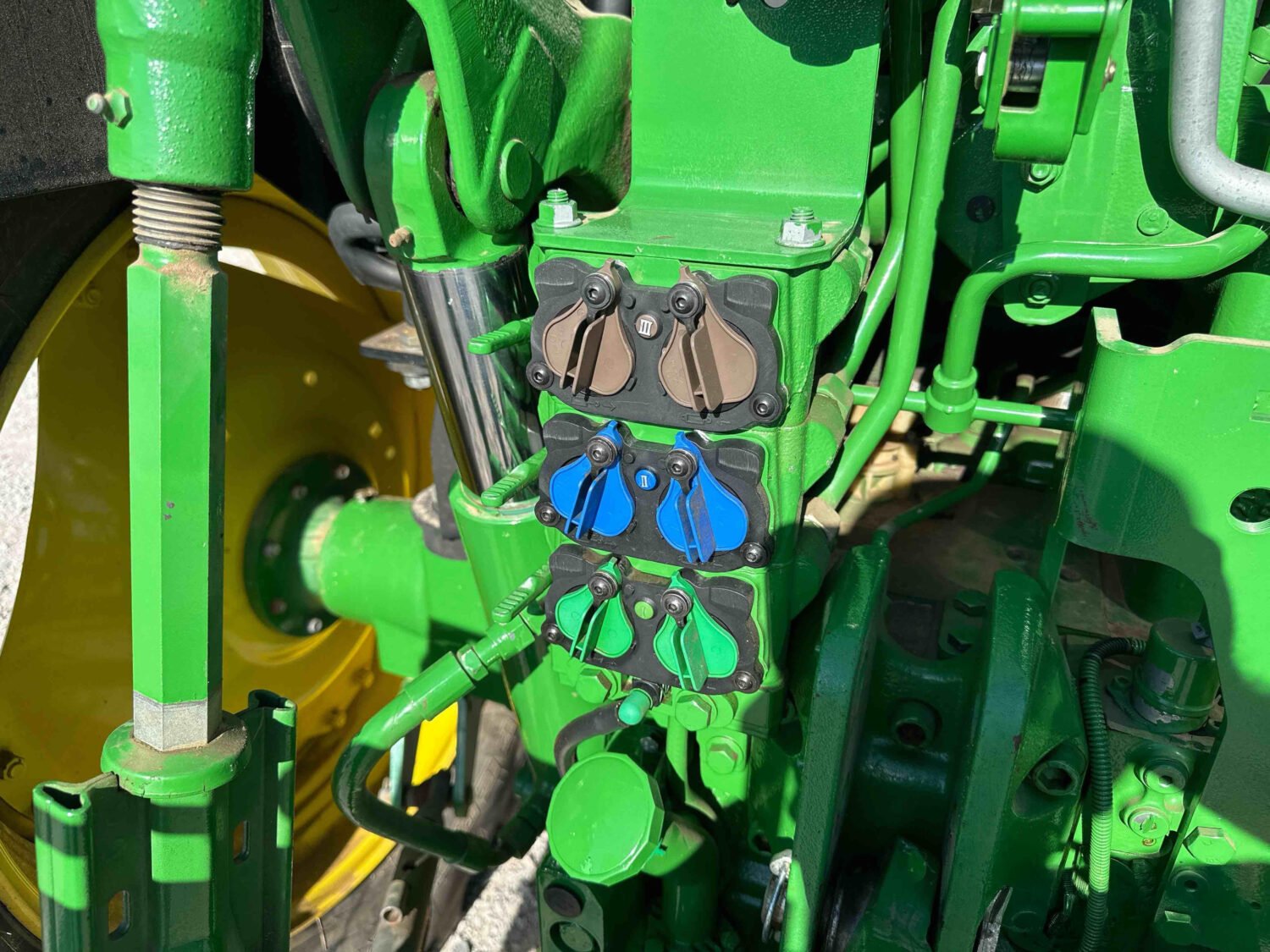 2016 John Deere 6130R (11)