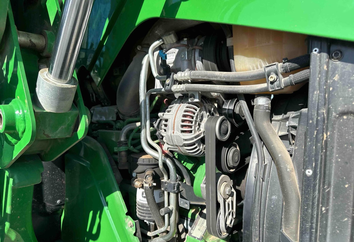 2016 John Deere 6130R (32)