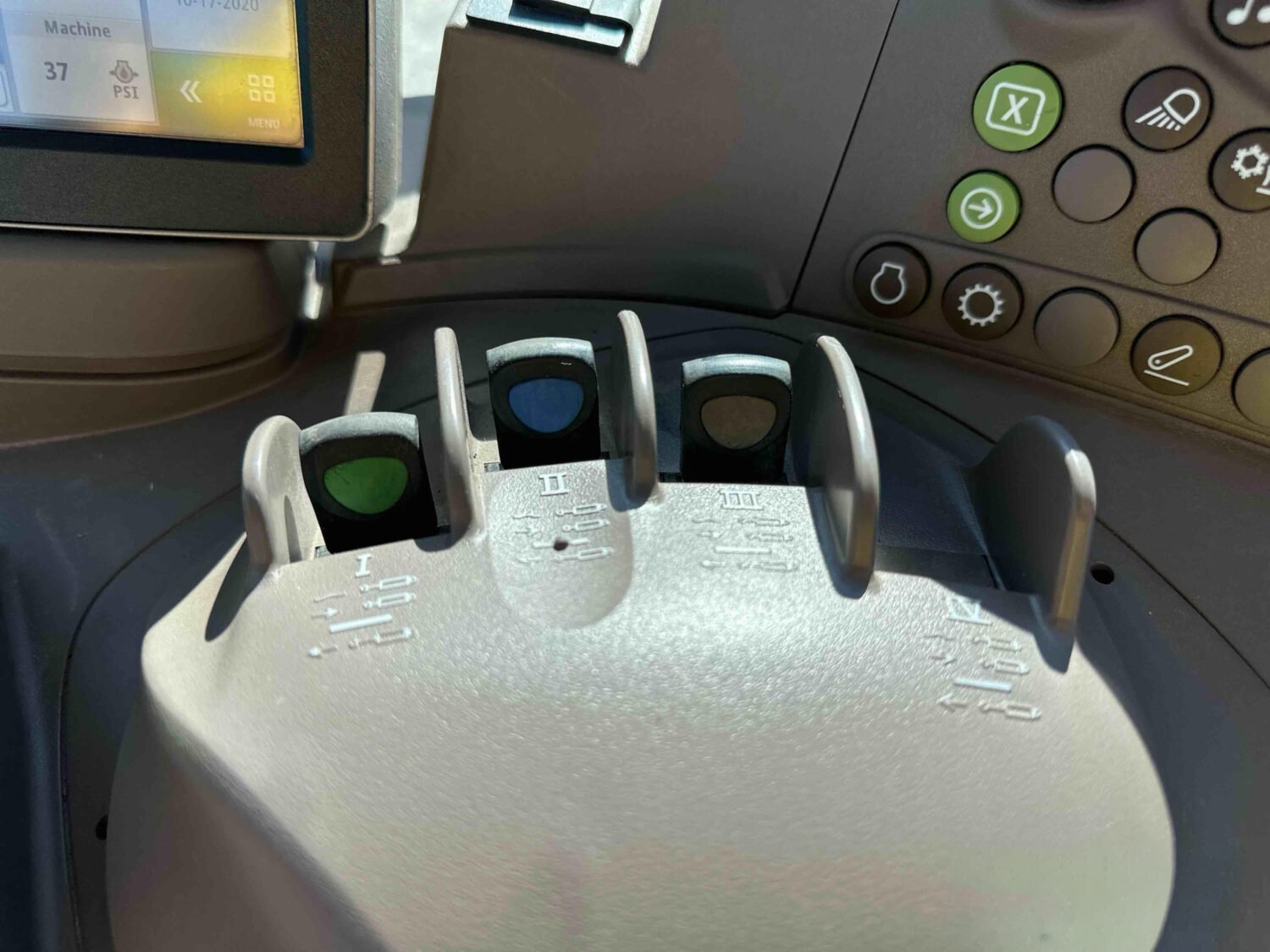 2016 John Deere 6130R (36)