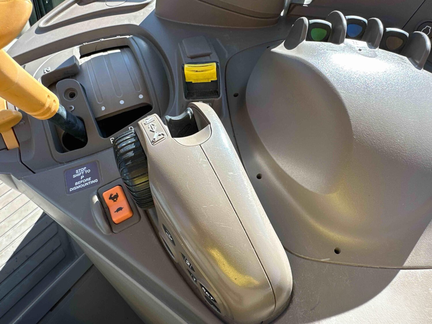 2016 John Deere 6130R (37)