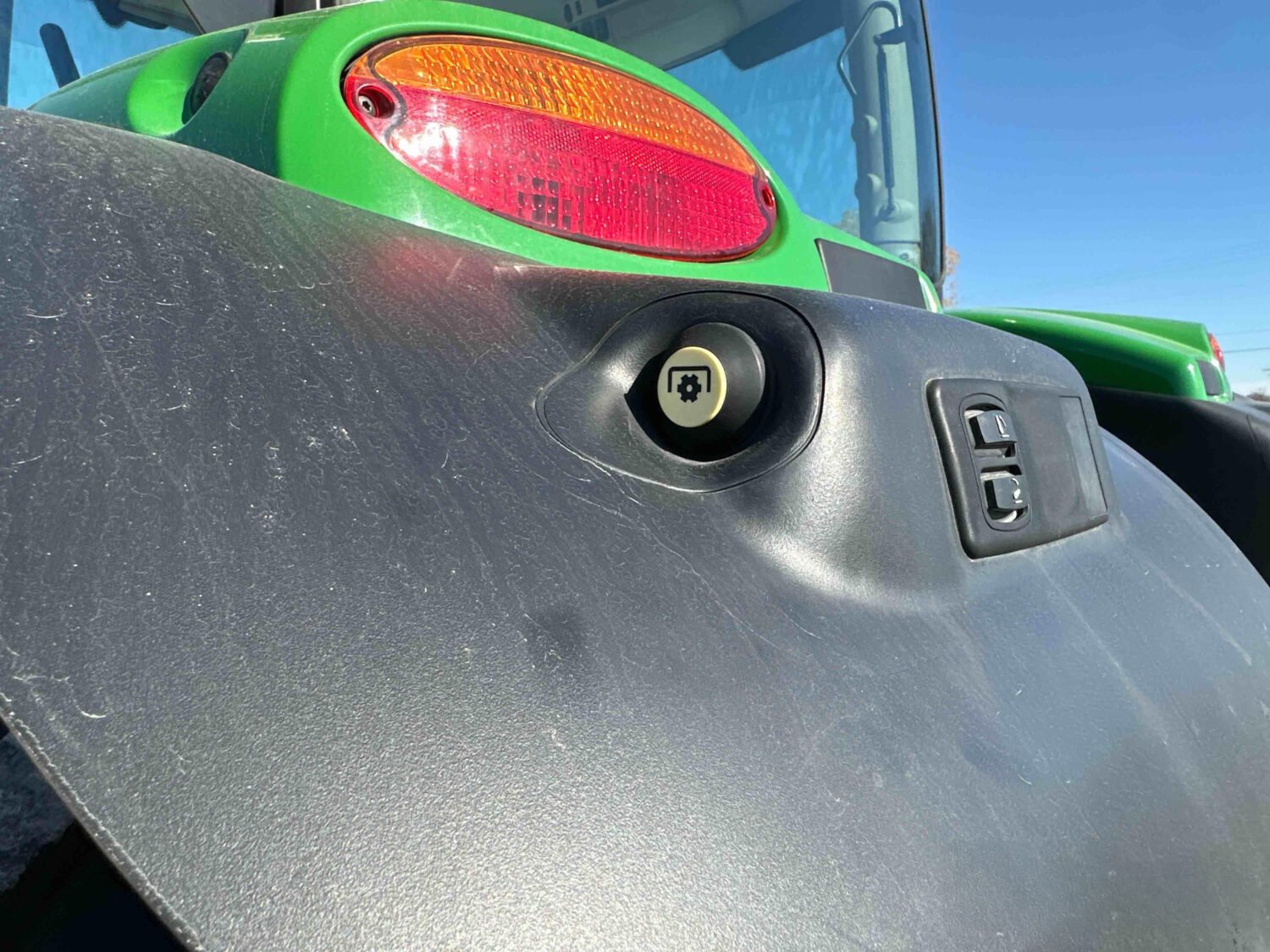 2016 John Deere 6130R (9)