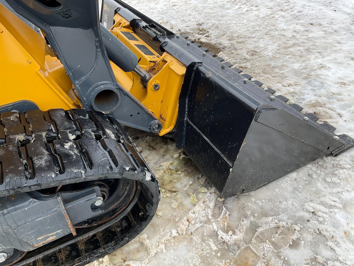 19 2023 John Deere 333G