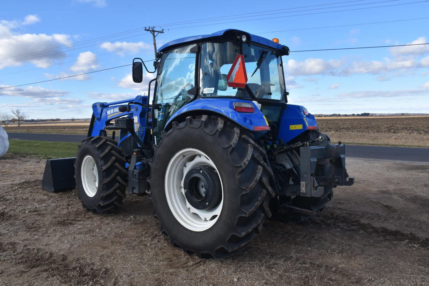 1new-holland-powerstar-110-mfwd-tractor-w-loader-2_07c286e7f7624903b4c03aae9b75cb8f