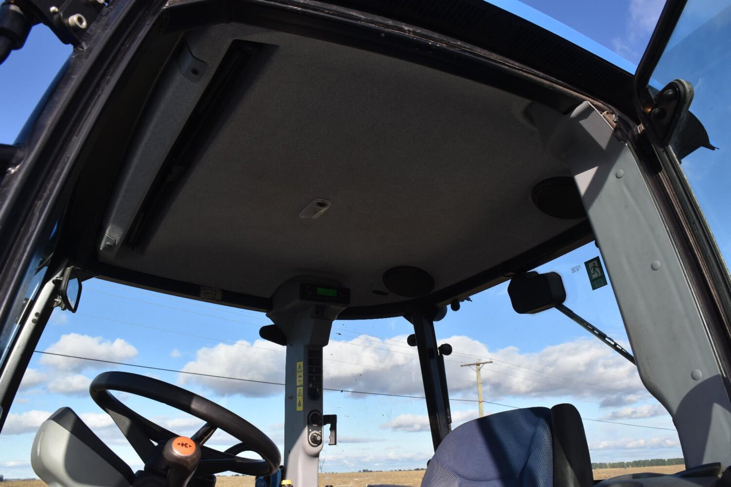 1new-holland-powerstar-110-mfwd-tractor-w-loader-2_2189ddddd42c426f87b3a670ac78b2f1