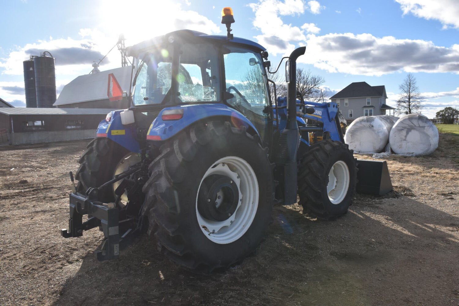 1new-holland-powerstar-110-mfwd-tractor-w-loader-2_4bcd76e8f12a429f9f5a5f332a0b0e91