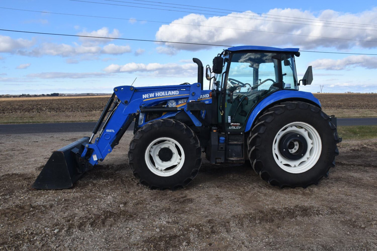 1new-holland-powerstar-110-mfwd-tractor-w-loader-2_566469f47b6d4fe1b3548d004e383ac0