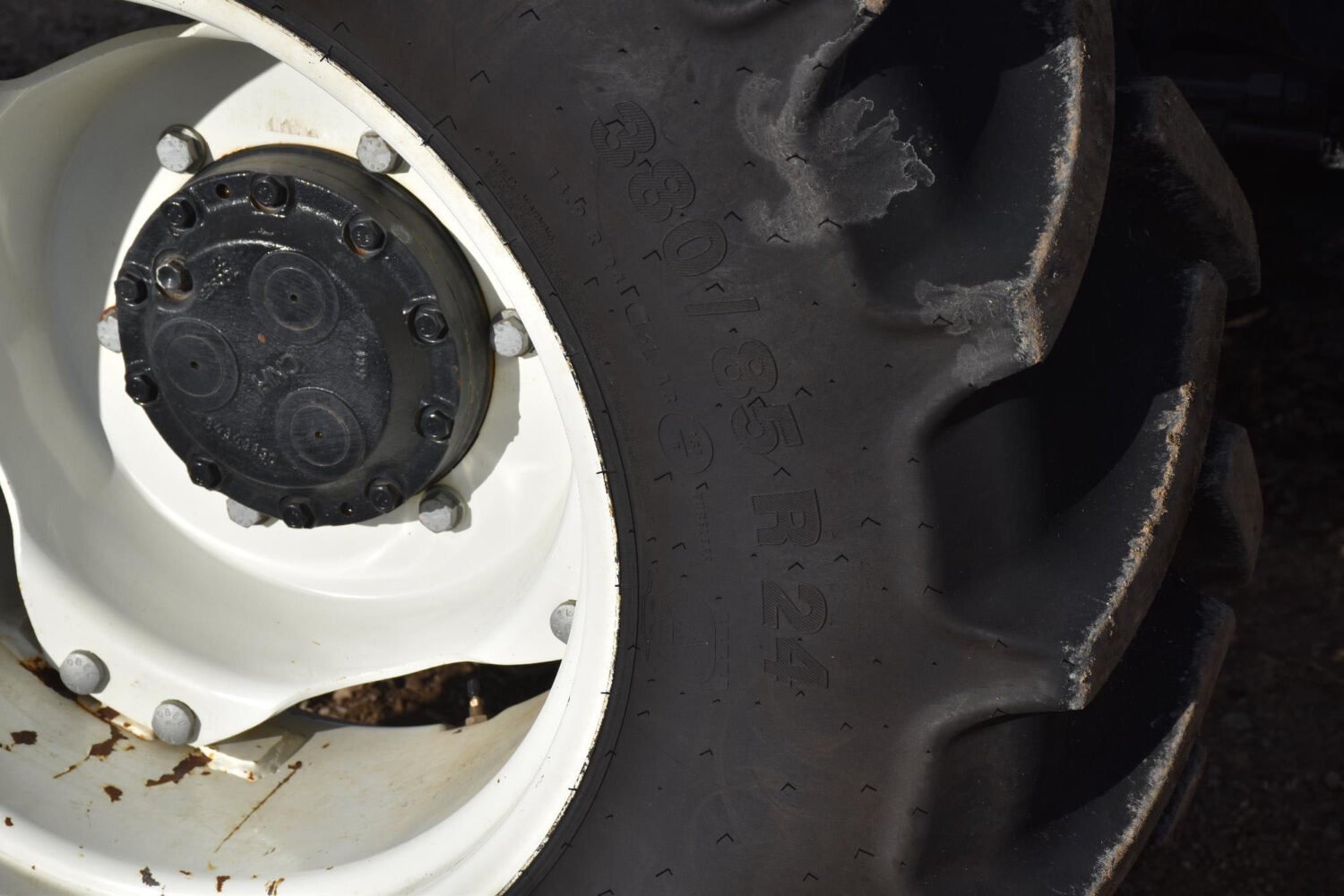 1new-holland-powerstar-110-mfwd-tractor-w-loader-2_fd2a72b37e764571a8fcf8859f5b3382