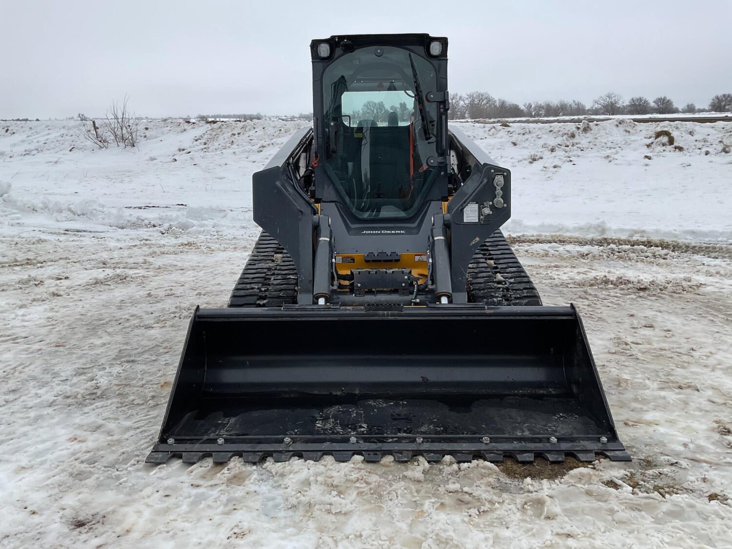 2 2023 John Deere 333G