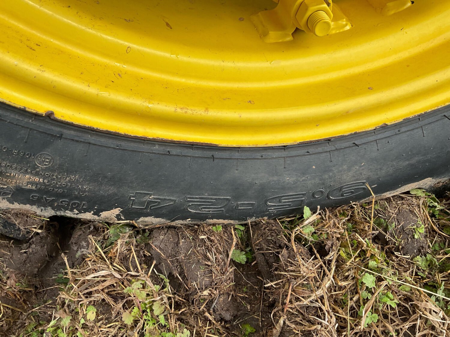 38 2022 John Deere 5065E