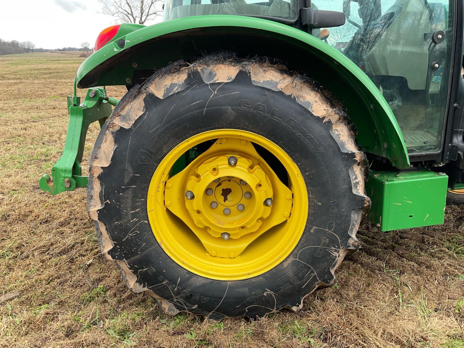 42 2022 John Deere 5065E