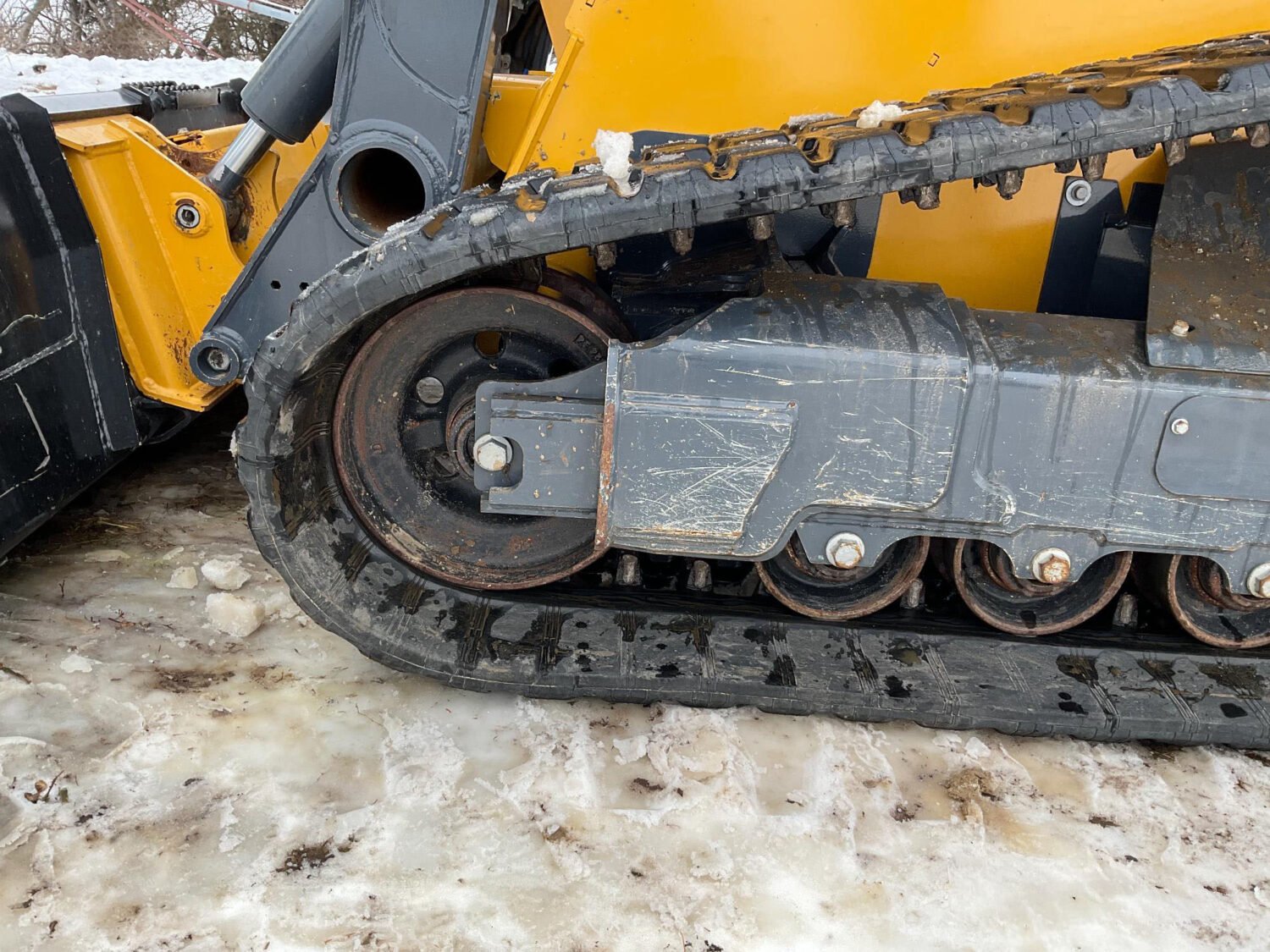 47 2023 John Deere 333G