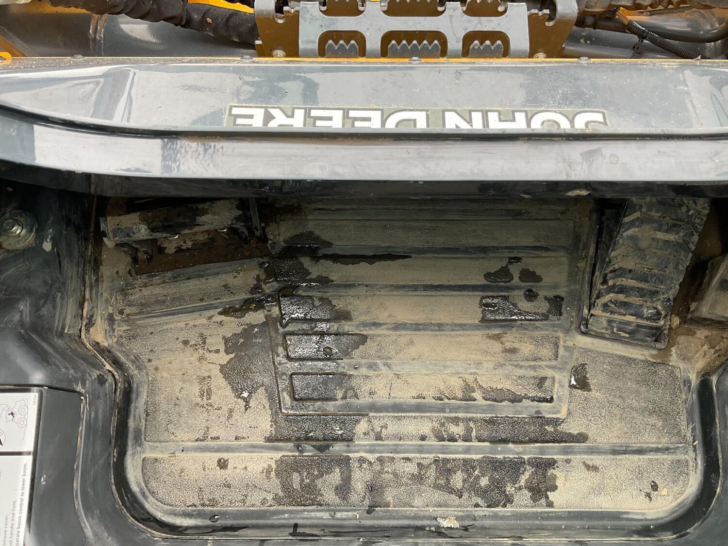 61 2023 John Deere 333G