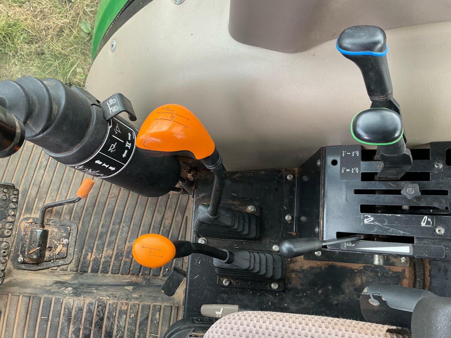 65 2022 John Deere 5065E