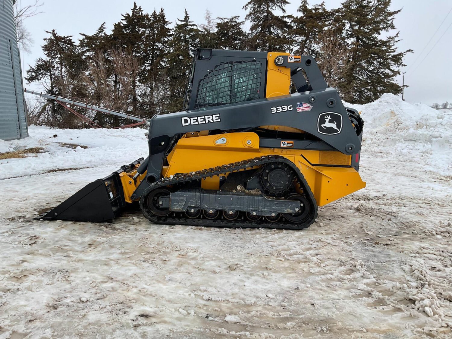 8 2023 John Deere 333G